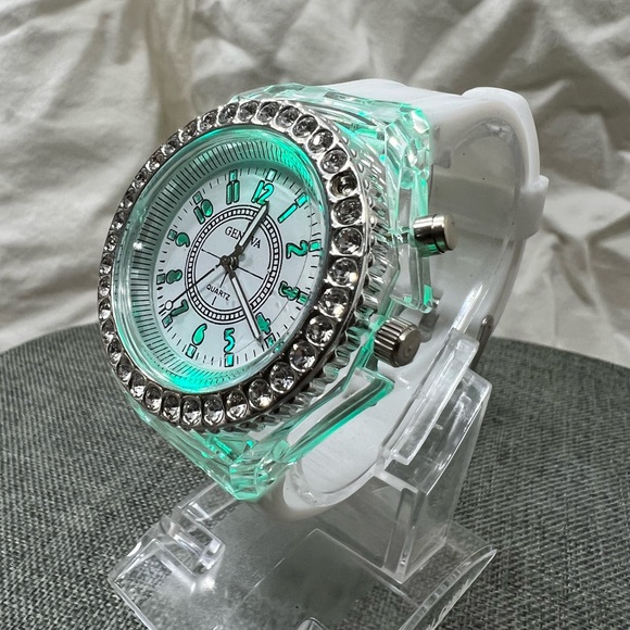 NWOT…GENEVA QUARTZ WATCH, WHITE BAND LED WATCH COLOR CHANGING. AMAZING SPORT. - Picture 12 of 16